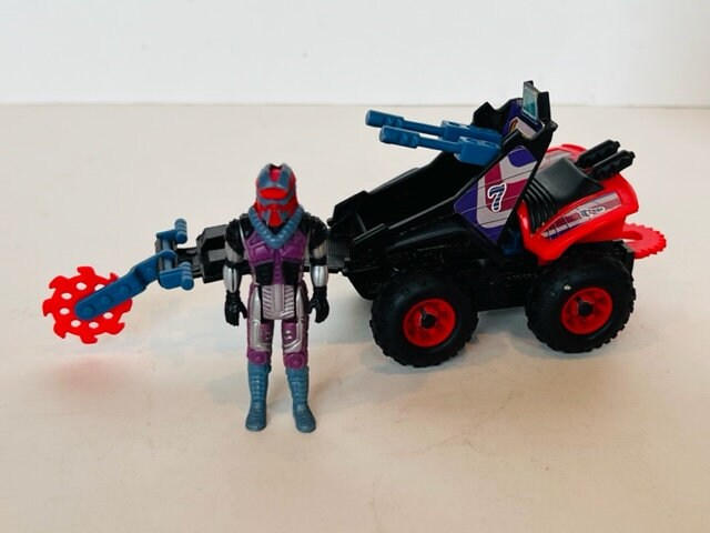 Jouet M.A.S.K. Kenner – Iguana Avec Figurine Lester Sludge – Version Europe – Neuf