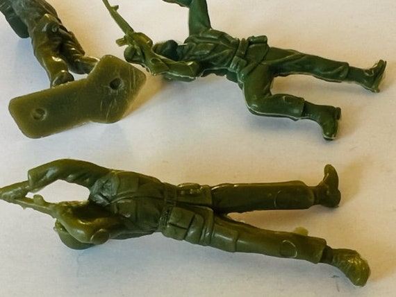 Army Men Toy Soldiers Plastic Military Mixed LOT Figures Vtg Louis