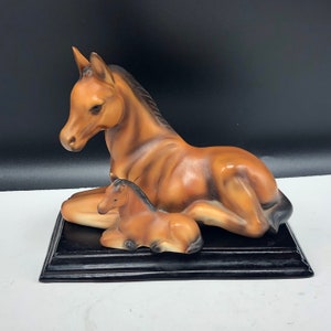 VINTAGE HORSE FIGURINE mother baby foal laying down porcelain sculpture statue Japan wood base memorabilia collectible mustang pony mare