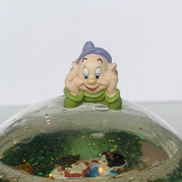 【 白雪姫 】 Disney 七人の小 スノーグローブ オルゴール 楽天市場】Disney Store （ディズニーストア） 白雪姫 白雪姫と