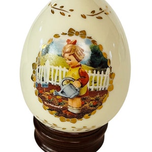 Danbury Mint Hummel Porcelain Egg figurine Goebel vtg Germany Little Gardener W