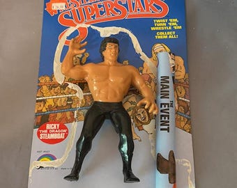 Vintage Ricky Dragon Steamboat WWF Wrestling Figure LJN Toy WWE Card Poster Zeldzame BMC4