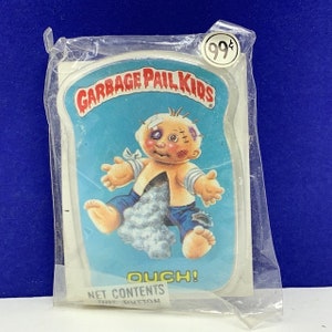 GARBAGE PAIL KIDS Jahrgang 1986 imperialspielzeug Sammler Topp Kaugummi Werbung Gpk Fabrik versiegelt Knopf Pinback Pin Ouch gefüllte Puppe