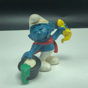 VINTAGE SMURFS TOY retro pop culture action figure collectible miniature rubber West Germany Bully Peyo Magician magic hat cape