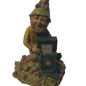 Tom Clark Figurine vtg sculpture signed Cairn coin Gnome Cheese #53 Camera 189
