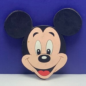 WALT DISNEY MAGNET vintage refrigerator collectible theme park souvenir disneyland cartoon retro pop culture Mickey Mouse face ears