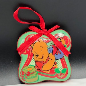 WINNIE L&#39;OURSON vintage verre Noël vacances ornement figurine sculpture Walt Disney amis cadeau collection noeud noeud rouge miel B1