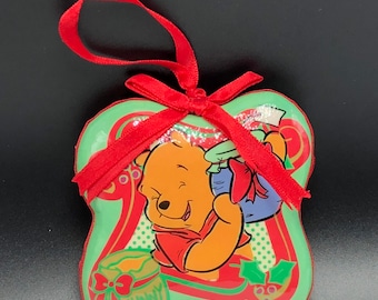 WINNIE THE POOH, ornamento natalizio vintage in vetro, figurina, scultura, Walt Disney, amici, regalo da collezione, fiocco rosso, nastro miele B1