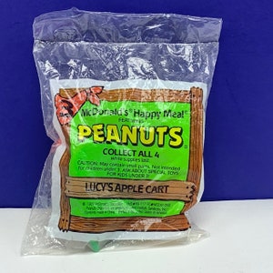 SNOOPY DOLL FIGURE united feature syndicate vintage toy Charlie Brown Peanuts gang collectible Charles Schulz 1989 mcdonalds happy meal Lucy