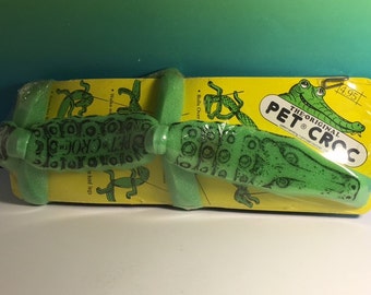 VINTAGE PET CROC green crocodile puppet 1983 sealed moc nib unopened toy reptile leash vintage toy Very Rare Scd bends walks BM3