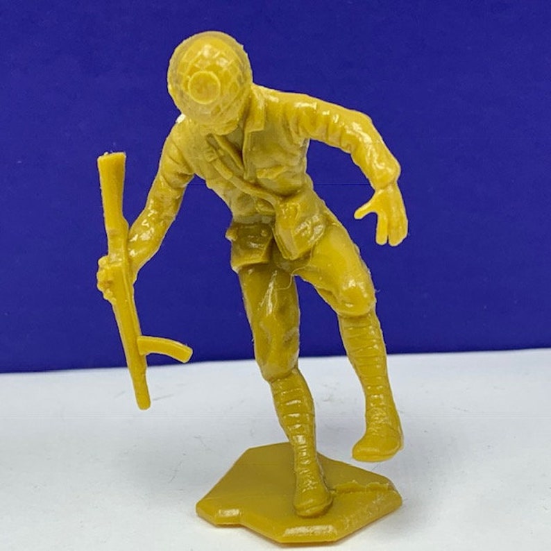 LOUIS MARX TOYS vintage military soldier ww2 world war 2 two wwii japanese bayonet japan pacific plastic 1963 vtg gold beige rifle gun usa 4
