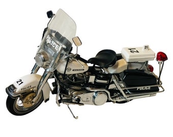 Franklin Mint Diecast Model Motorcycle Harley Davidson 1976 Police Bike 1:10 cop