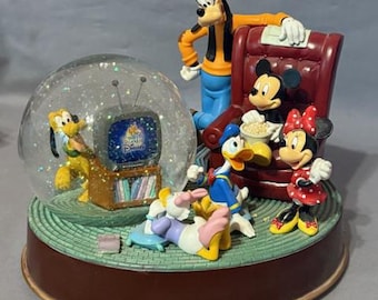 Disney Store Snowglobe Snow Globe Figurine Musical Wish Upon Star Mickey Goofy Donald Daisy Pluto TV