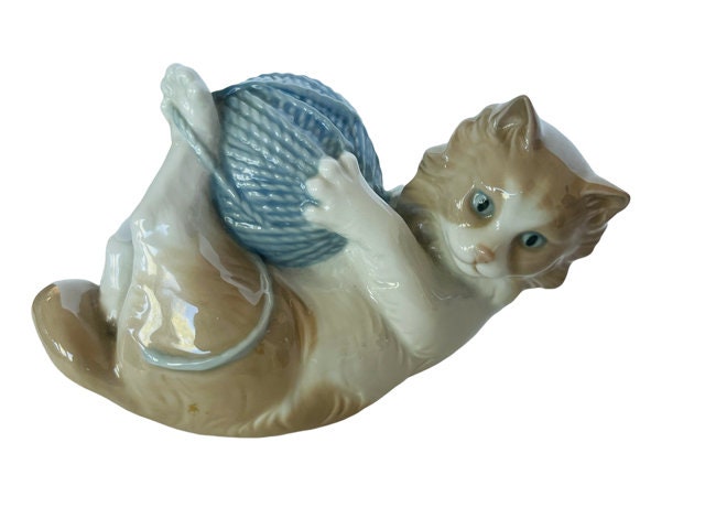 Nao 2001832 My nattes pour femme fait à la main Figurine en porcelaine figurine – Idée Cadeau Nao 2001832 My nattes pour femme fait à la main Figurine en porcelaine figurine – Idée Cadeau