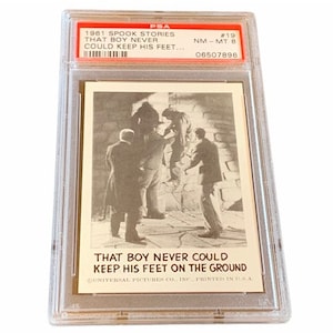 Horror Universal Monsters Trading Card Vintage 1961 Leaf Spook Stories Graded PSA 8 vtg #19 strop hangend opgehangen hangen voeten grond wolfman