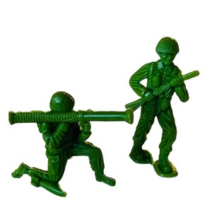 MPC Green Army Men Toy Soldiers plastic military mixed LOT figures vtg Louis Marx green 1950s to 1960s bazooka march