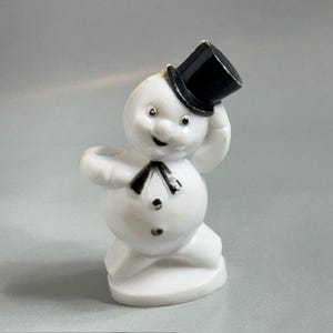 Antieke kerstfiguur van een sneeuwpop van bakeliet en plastic met zwarte hoed (B4)