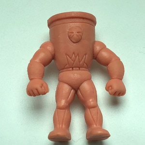 1985 VINTAGE M.U.S.C.L.E. muscle man men wrestling wrestler 1985 action figure Mattel anime flesh color toy #171 Mixer Taite A trash can
