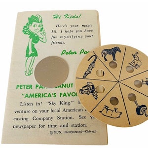 VINTAGE MAGIC TRICKS 1940s Rare toy coleccionable set kit antique Houdini Royal Shop Peter Pan Vanishing coin wheel Fun Chicago Il