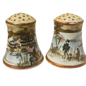 Salt Pepper Shakers vtg figurines 1950s Japan Nippon Royal Kaya Geisha Samurai
