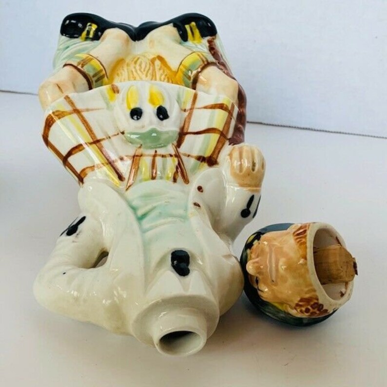Scotland Decanter Scottish figurine man kilt barrel cane head lid stopper vtg UK