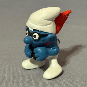Vintage Smurfs Schleich Toy Figure Peyo Germany Bully 1981 Brainy Race Car Scarf