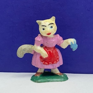 LOUIS MARX TINYKINS vintage disneykins fairykins toy plastic figure vtg figurine miniature fairy tale Mother Goose Mama cat pink dress