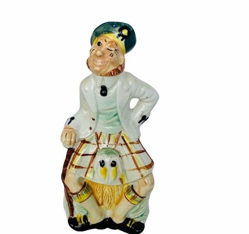 Scotland Decanter Scottish figurine man kilt barrel cane head lid stopper vtg UK