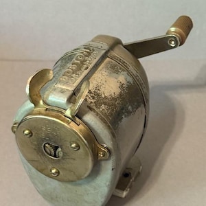 Apontador de lápis Boston Champion vintage Howard Hunt Camden EUA suporte de parede RARO