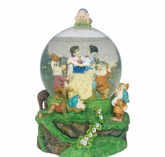 Disney Snow White & Seven Dwarfs Snowglobe, New