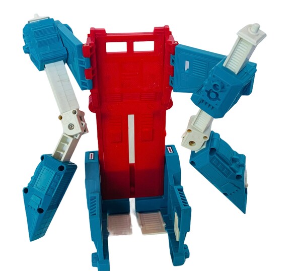 Hasbro Transformers R.E.D. [Robot Enhanced Design] G1 Ultra Magnus