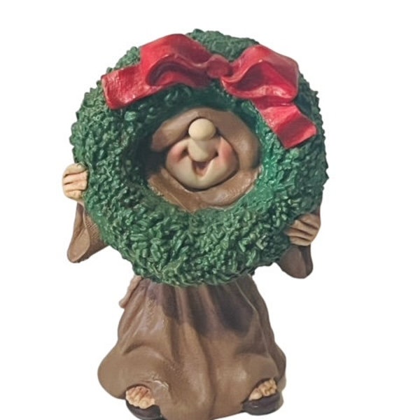 Holiday Friar Folk Figurine Maureen Monk Christmas Gift 1999 Wreath Bow Decor