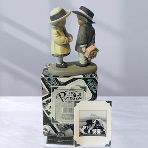 Kim Anderson Pretty As Picture Figurine box Porcelain Give From My Heart Candy