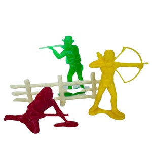 Cowboys and Native lot vtg western toys red yellow green plastic 1960s marx US19