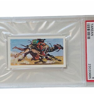 Barratt Wild West Cowboy Western Trading Card 1963 classificado PSA 8 perto de Mint população pop 3 MUITO Raro Tarzan Desert Flight #35