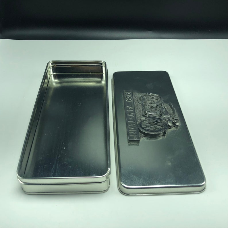 HARLEY DAVIDSON MOTORCYCLES 1995 vintage candy tin case metal box cycle advertising patsys candies emblem crest usa shield 1929 V twin 74