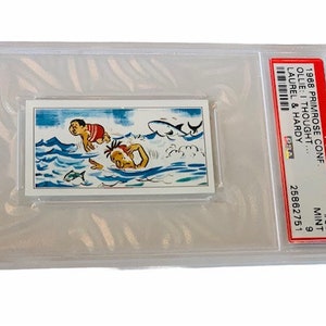 Laurel and Hardy Trading Card 1968 Primrose #39 Oh Ollie Stan Classificata PSA 9 GEM commedia alla menta nuota con gli squali