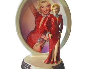 Marilyn Monroe Figurine Plate Bradford Exchange Diamonds Pearls Divinely Fashion
