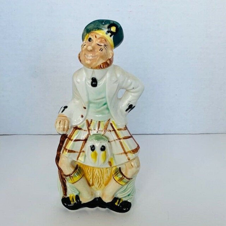 Scotland Decanter Scottish figurine man kilt barrel cane head lid stopper vtg UK