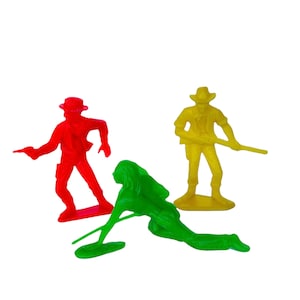 Cowboys and Native lot vtg western toys red yellow green plastic 1960s marx US19