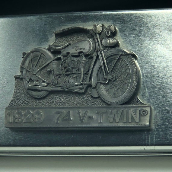 HARLEY DAVIDSON MOTORCYCLES 1995 vintage candy tin case metal box cycle advertising patsys candies emblem crest usa shield 1929 V twin 74