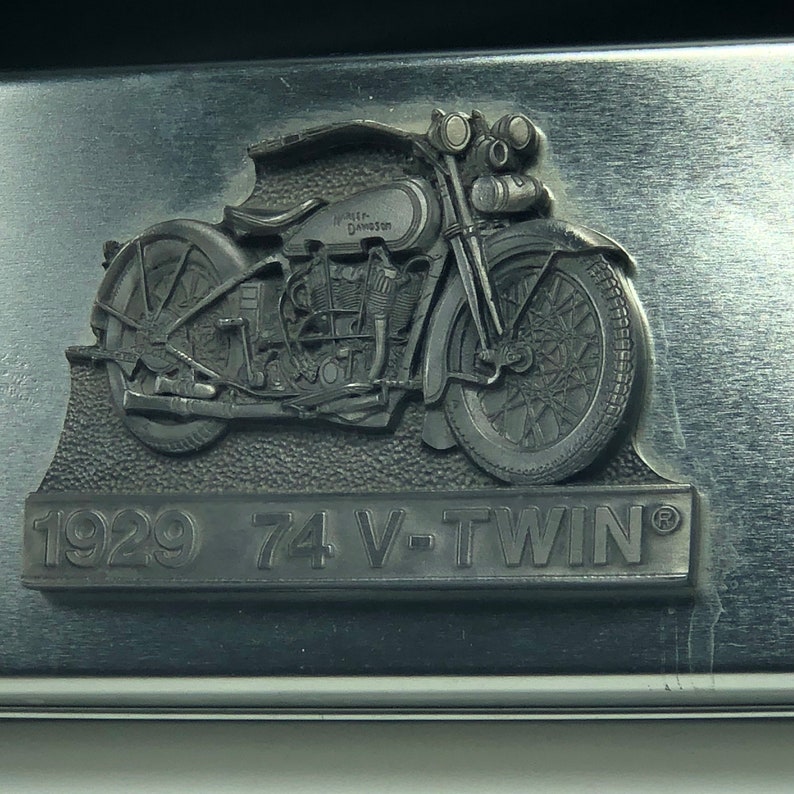 HARLEY DAVIDSON MOTORCYCLES 1995 vintage candy tin case metal box cycle advertising patsys candies emblem crest usa shield 1929 V twin 74