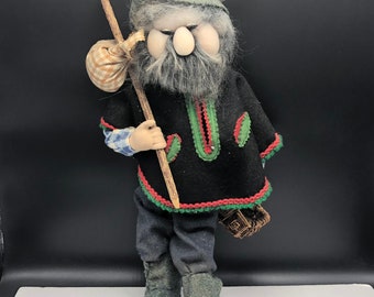 ANTIQUE POUPÉE ALLEMANDE jouets barbe grise plume chapeau bindle bâton laine bleu manteau vert en osier panier montagne hobo man Allemagne vieil homme fait à la main