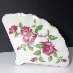 1935 LEFTON FLOWERS FLORAL porcelain sculpture statue trinket jewelry box pink fine bone china vintage fan shaped gold trim lid rare