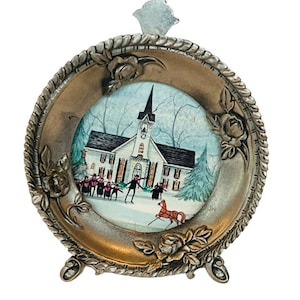 Pewter Figurine Etain Zinn signed Canada seagull miniature frame plate carolers