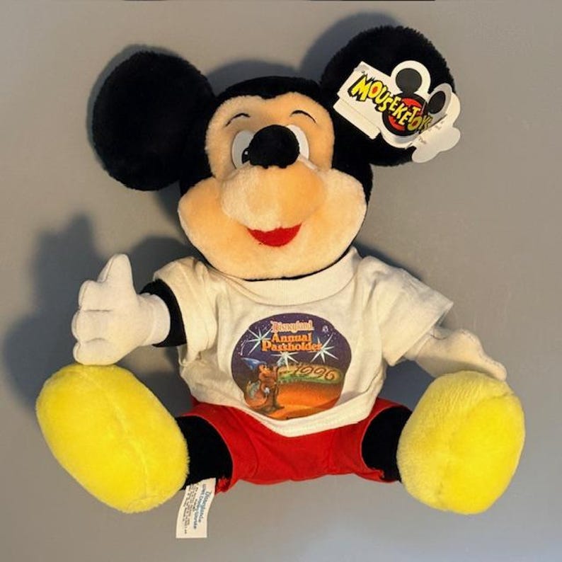 Peluche vintage Disney di Topolino, souvenir dei parchi a tema, anno 1996. immagine 1