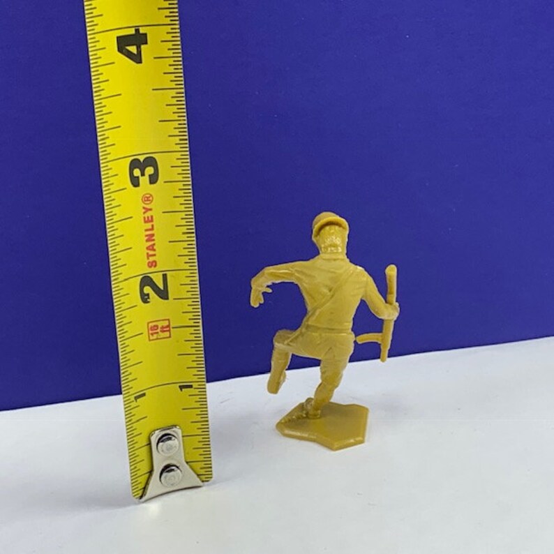 LOUIS MARX TOYS vintage military soldier ww2 world war 2 two wwii japanese bayonet japan pacific plastic 1963 vtg gold beige rifle gun usa 4