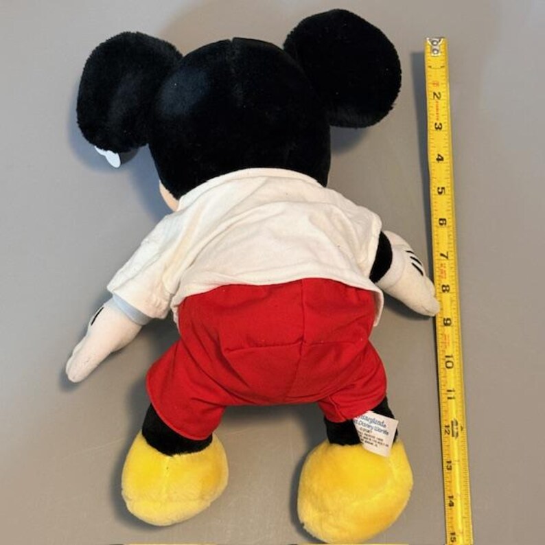 Peluche vintage Disney di Topolino, souvenir dei parchi a tema, anno 1996. immagine 6