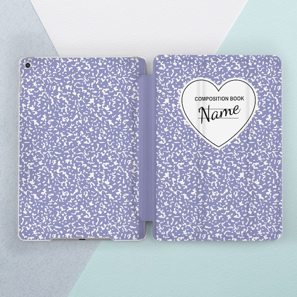 Puede incluir: Funda para iPad morada con un diseño de cuaderno de composición y un recorte en forma de corazón con el texto "COMPOSITION BOOK Name" en su interior.