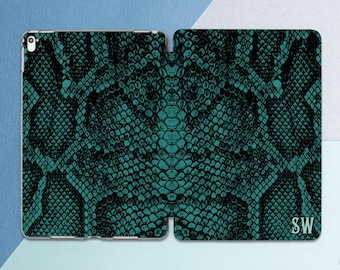 Green serpent print iPad case initials Custom saying print Personalized Snake skin print iPad fashion Trendy Pro 13 Air 13 Mini 7 Pro 11